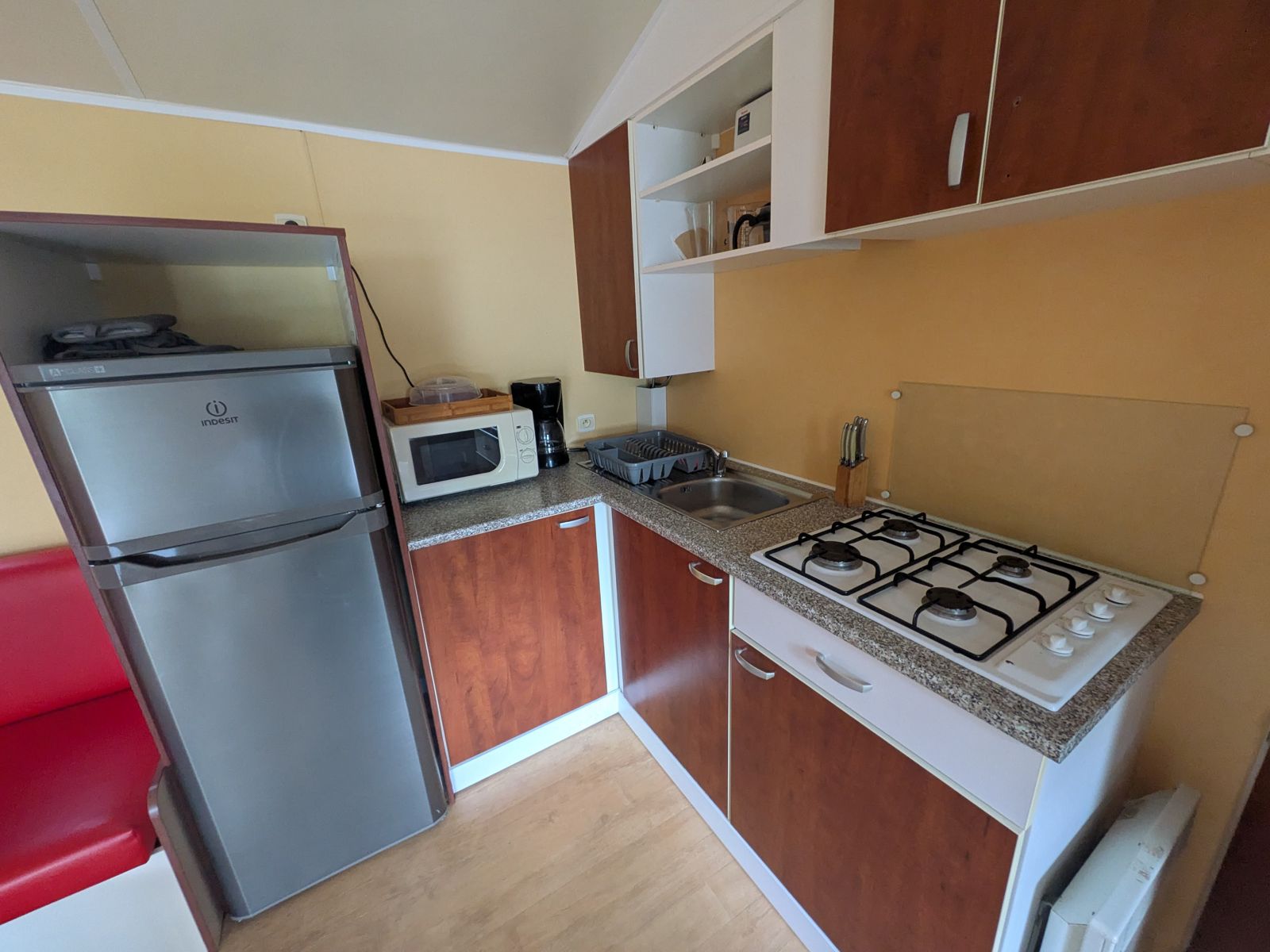 Stacaravan met 2 slaapkamers te koop