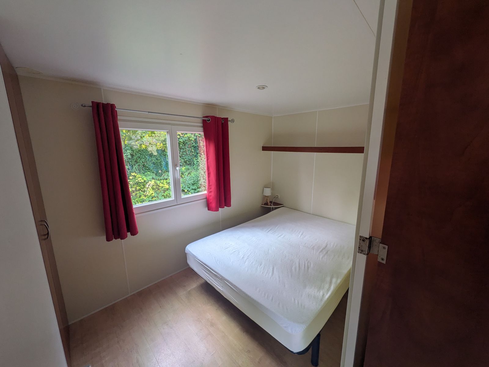 Stacaravan met 2 slaapkamers te koop