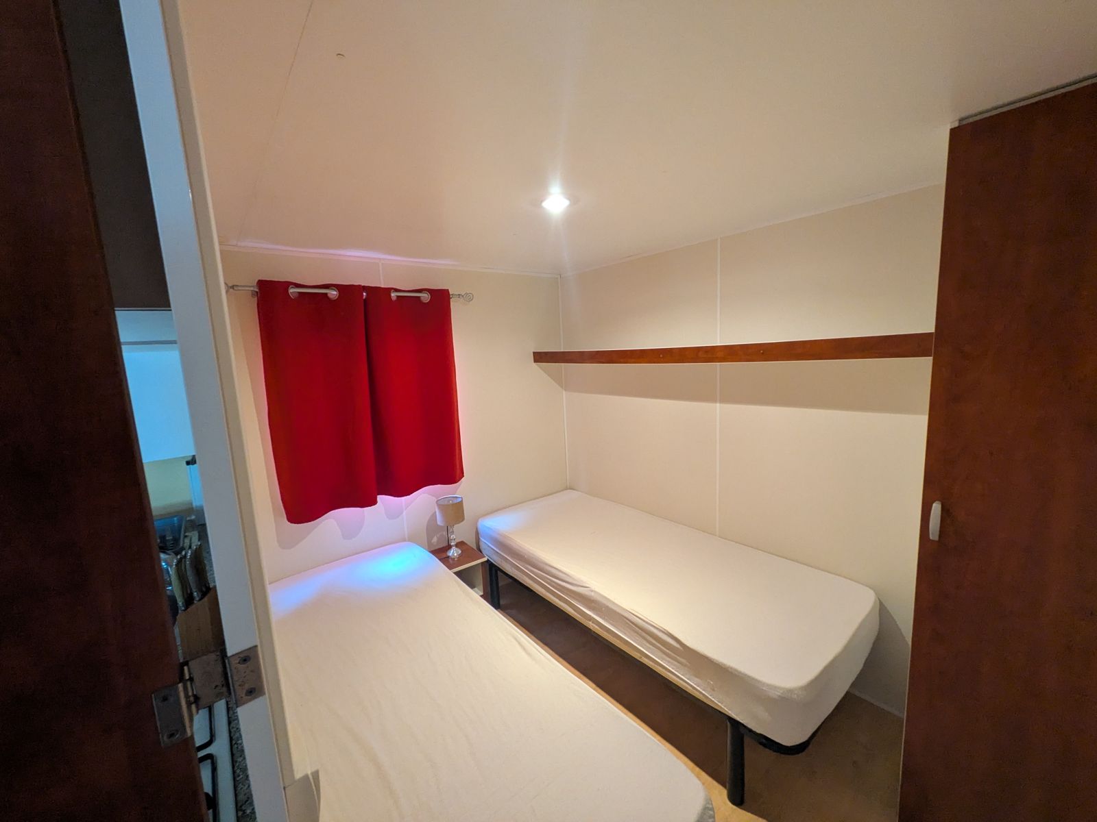Stacaravan met 2 slaapkamers te koop